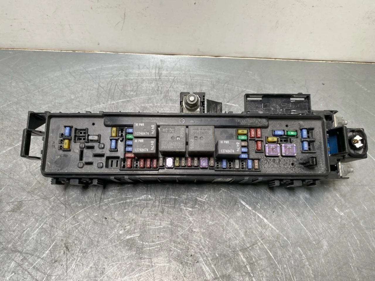 Tesla MODEL X 2016- Fuse box / electrical center view 3