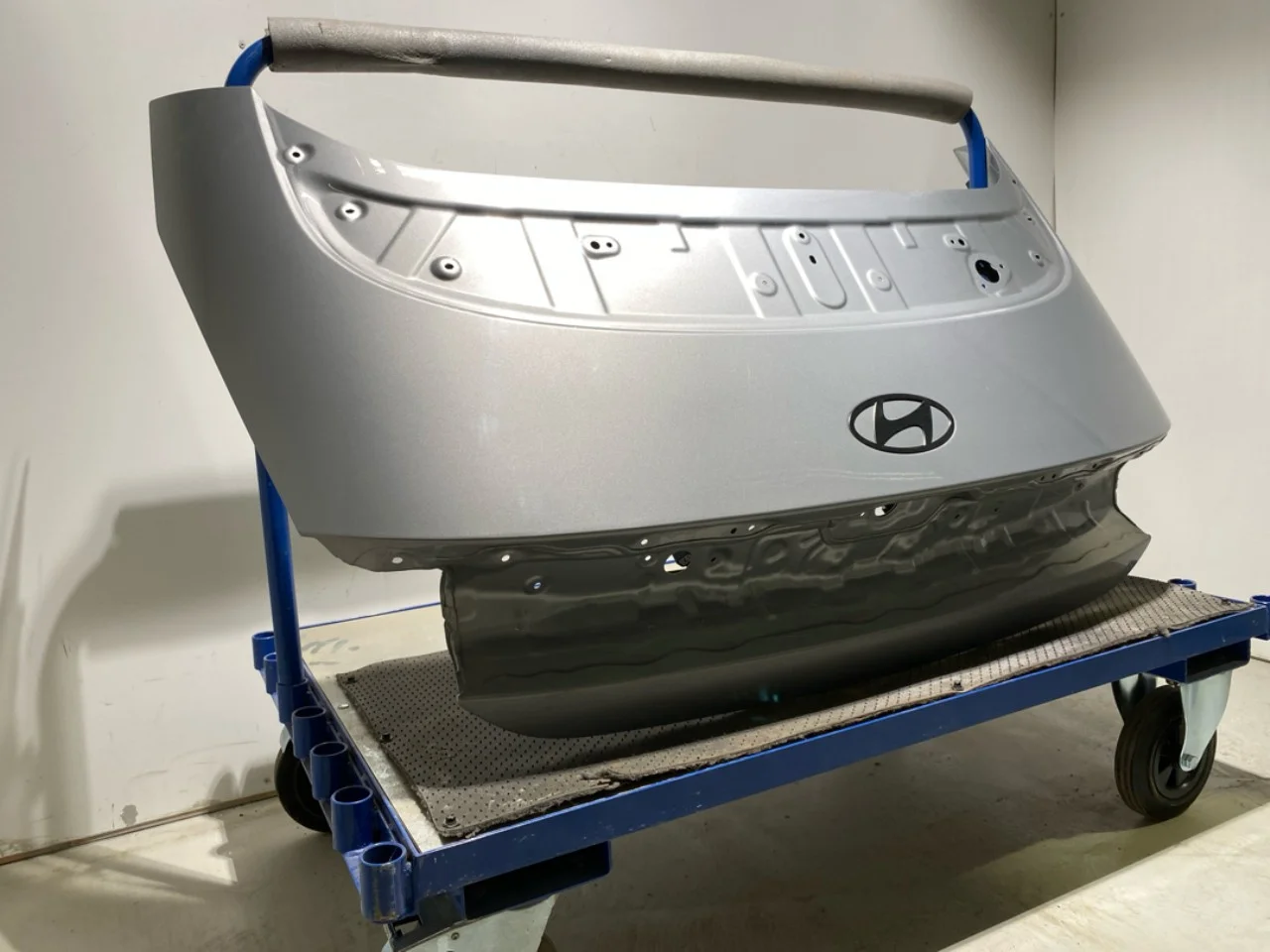 Hyundai IONIQ 6 CE 2023->> Csomagtérfedél (szedán) view 2