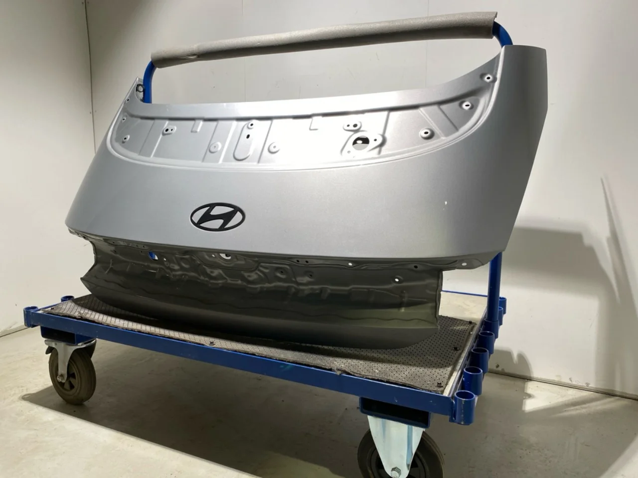 Hyundai IONIQ 6 CE 2023->> Csomagtérfedél (szedán) view 3