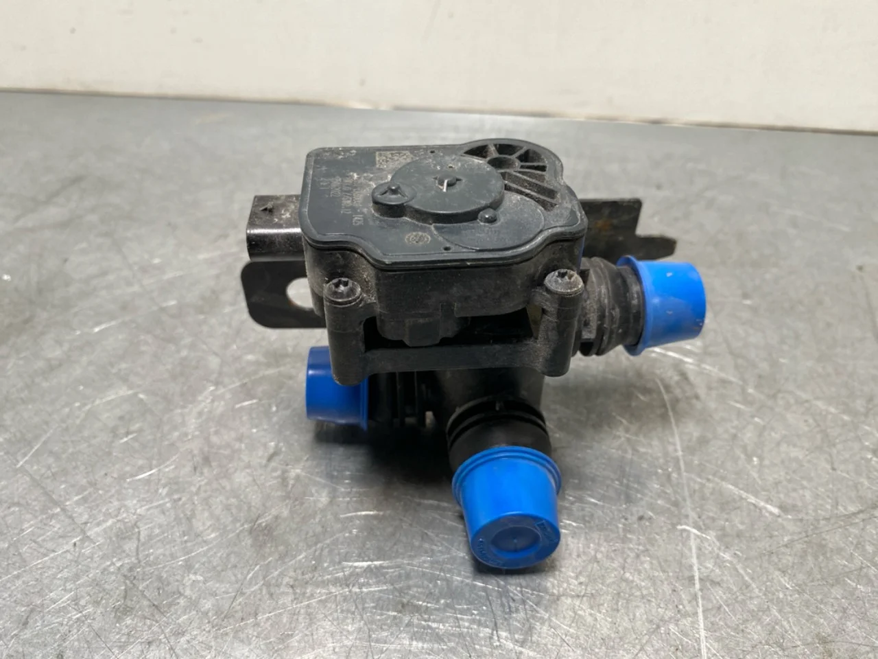 Mercedes EQS V297 2022- Keringtetőszivattyú view 4