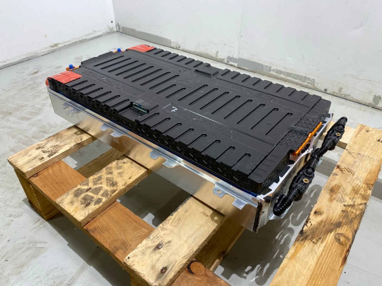BMW IX 2022- High-voltage battery cell / module view 2