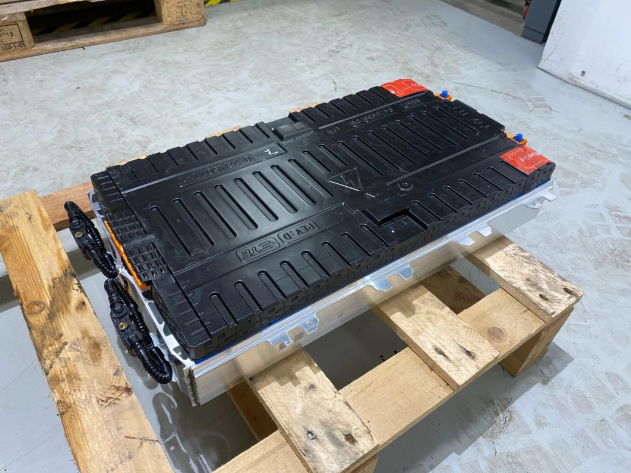 BMW IX 2022- High-voltage battery cell / module view 3