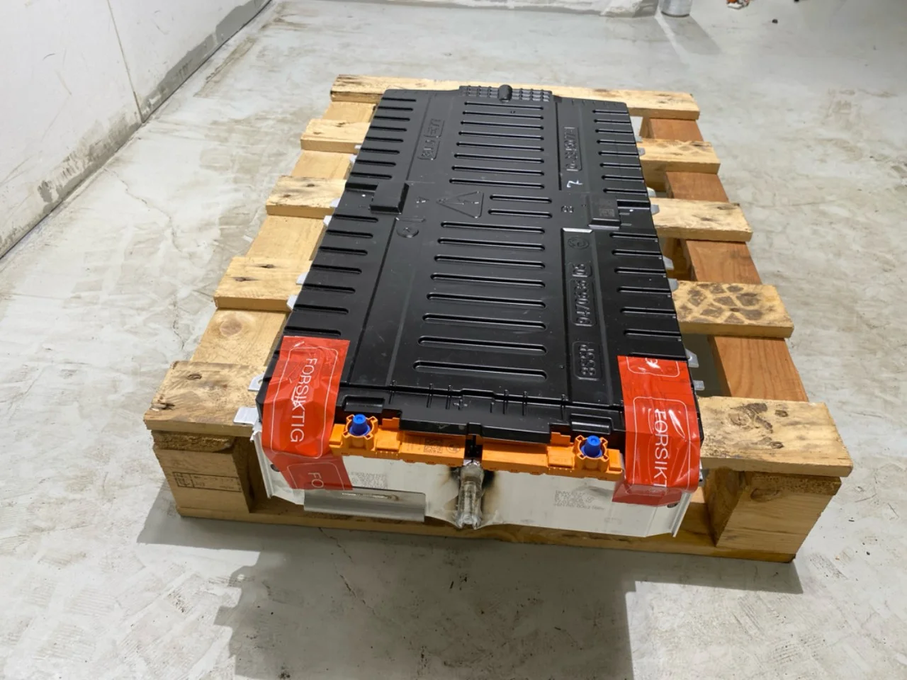 BMW IX 2022- High-voltage battery cell / module view 4
