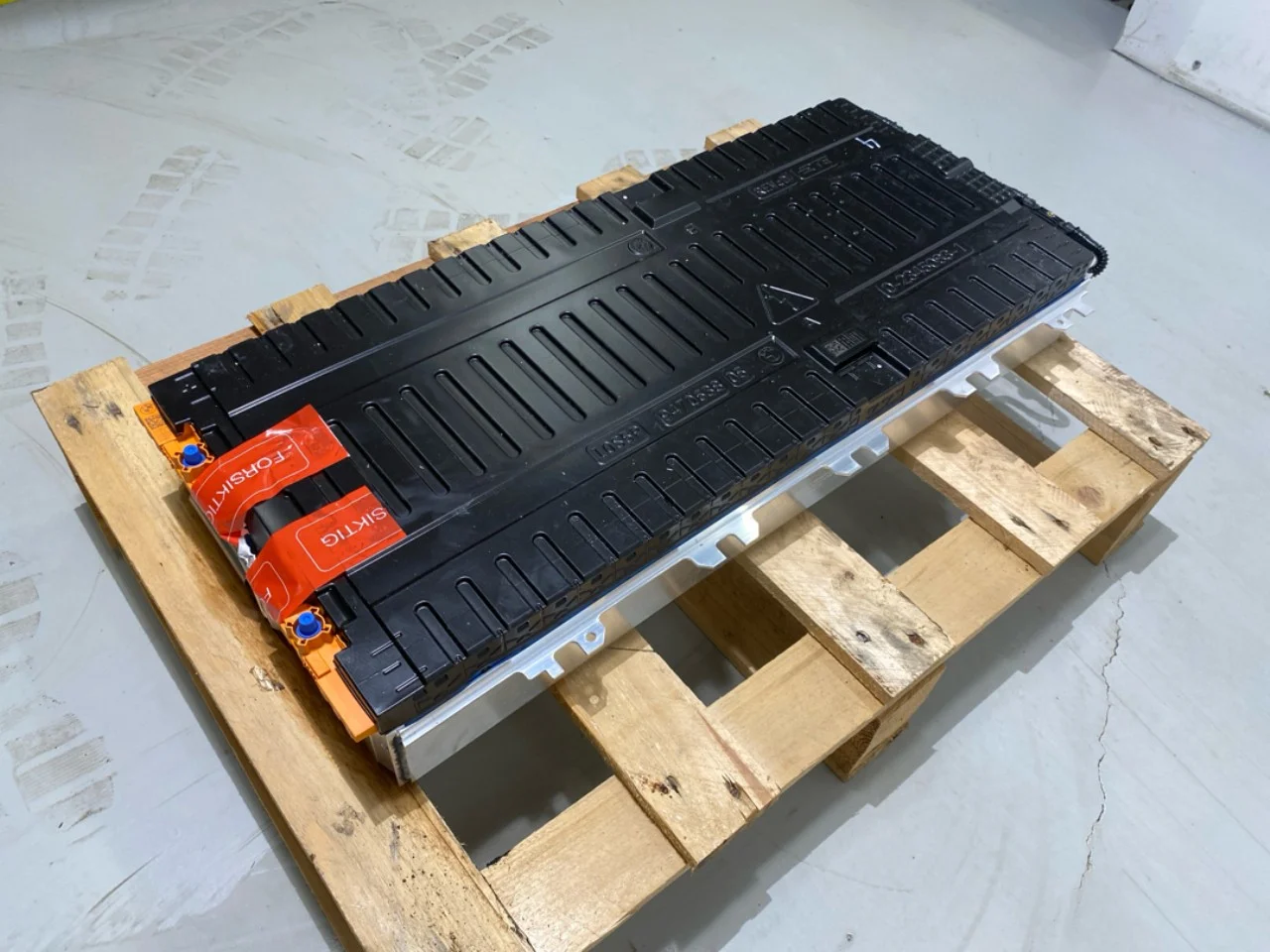BMW IX 2022- High-voltage battery cell / module view 3