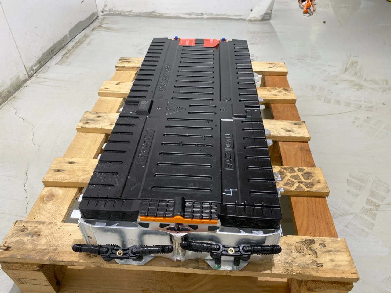 BMW IX 2022- High-voltage battery cell / module view 4