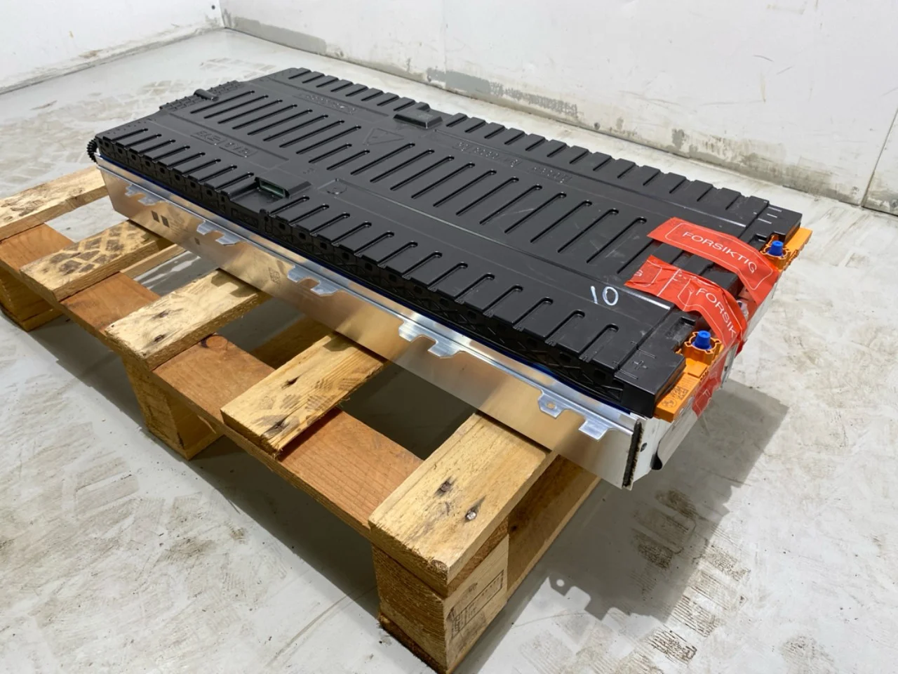 BMW IX 2022- High-voltage battery cell / module view 2