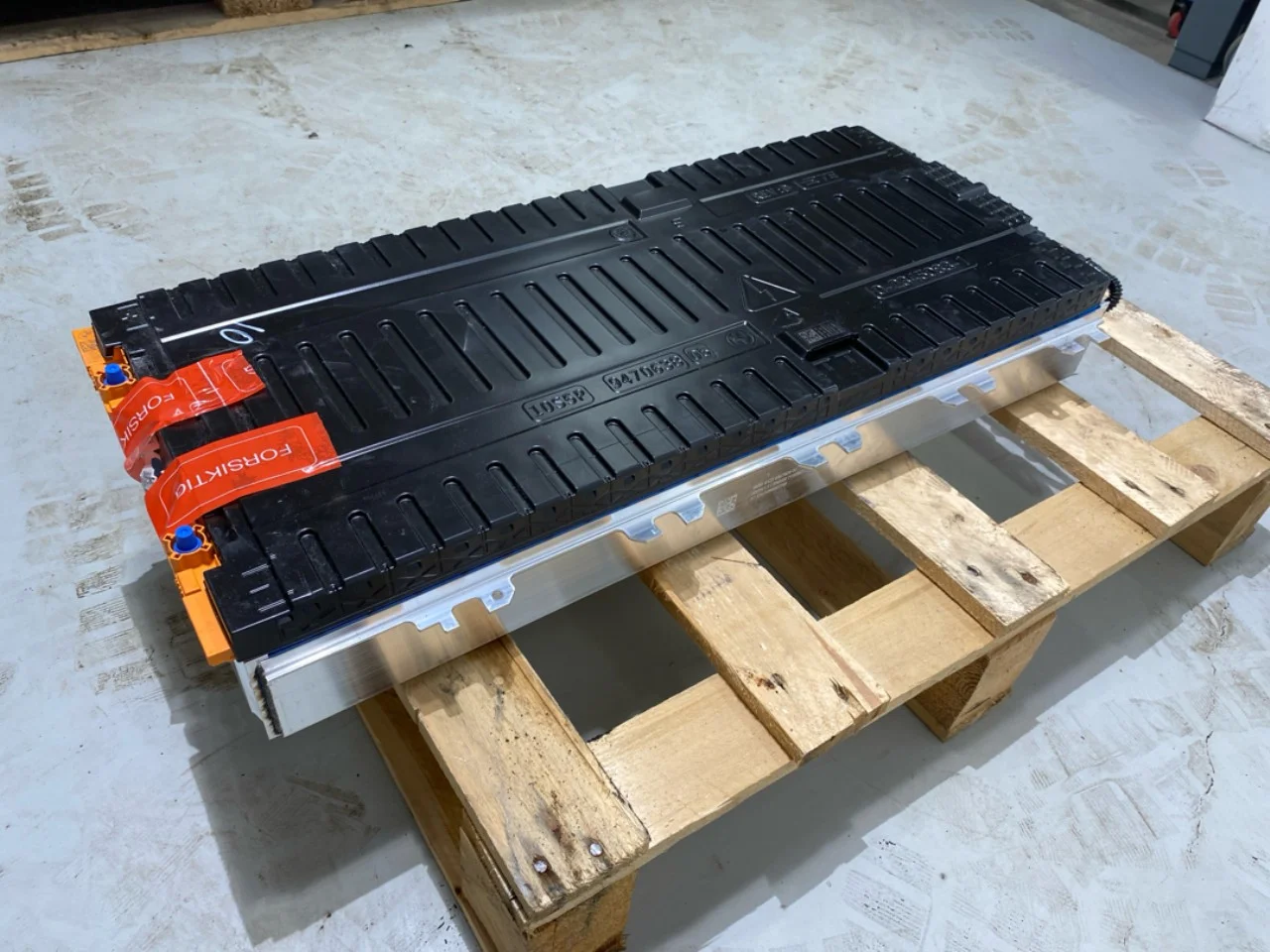 BMW IX 2022- High-voltage battery cell / module view 3