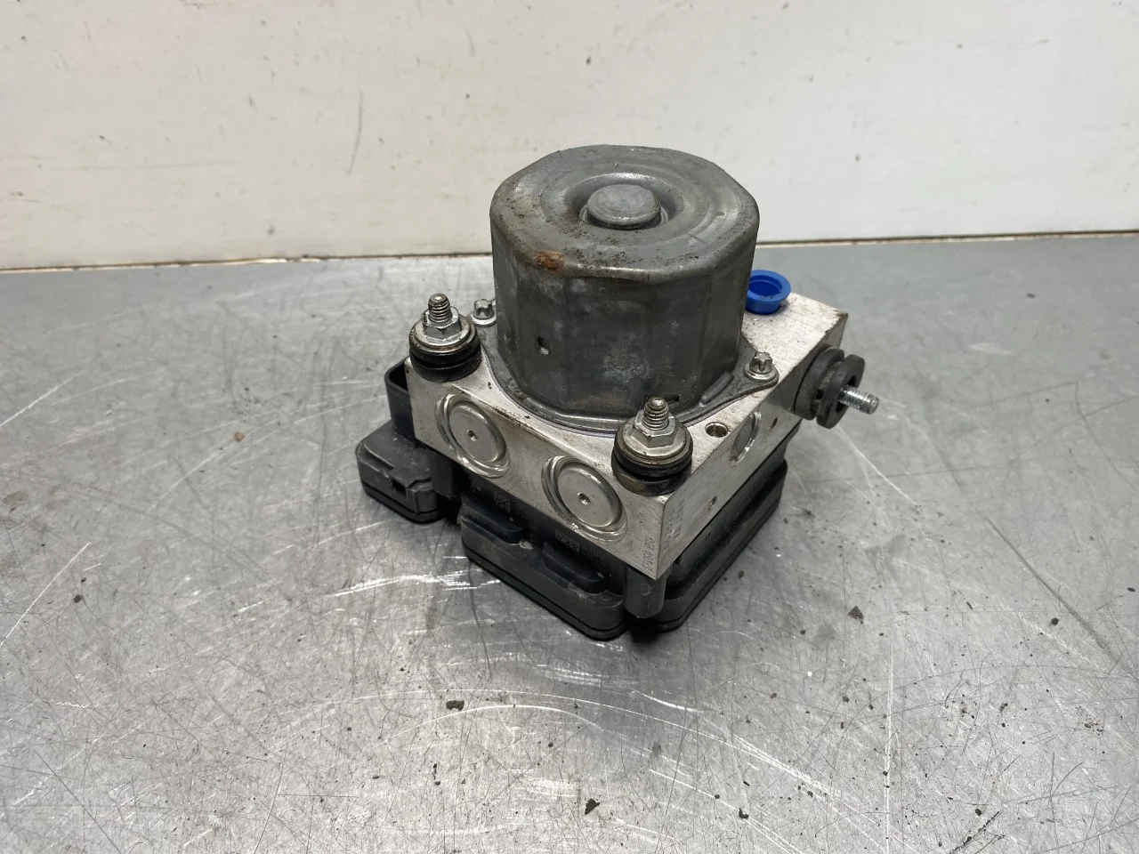 Mercedes B 180-200 W246/W242 2012-19 ABS hydraulic unit view 2