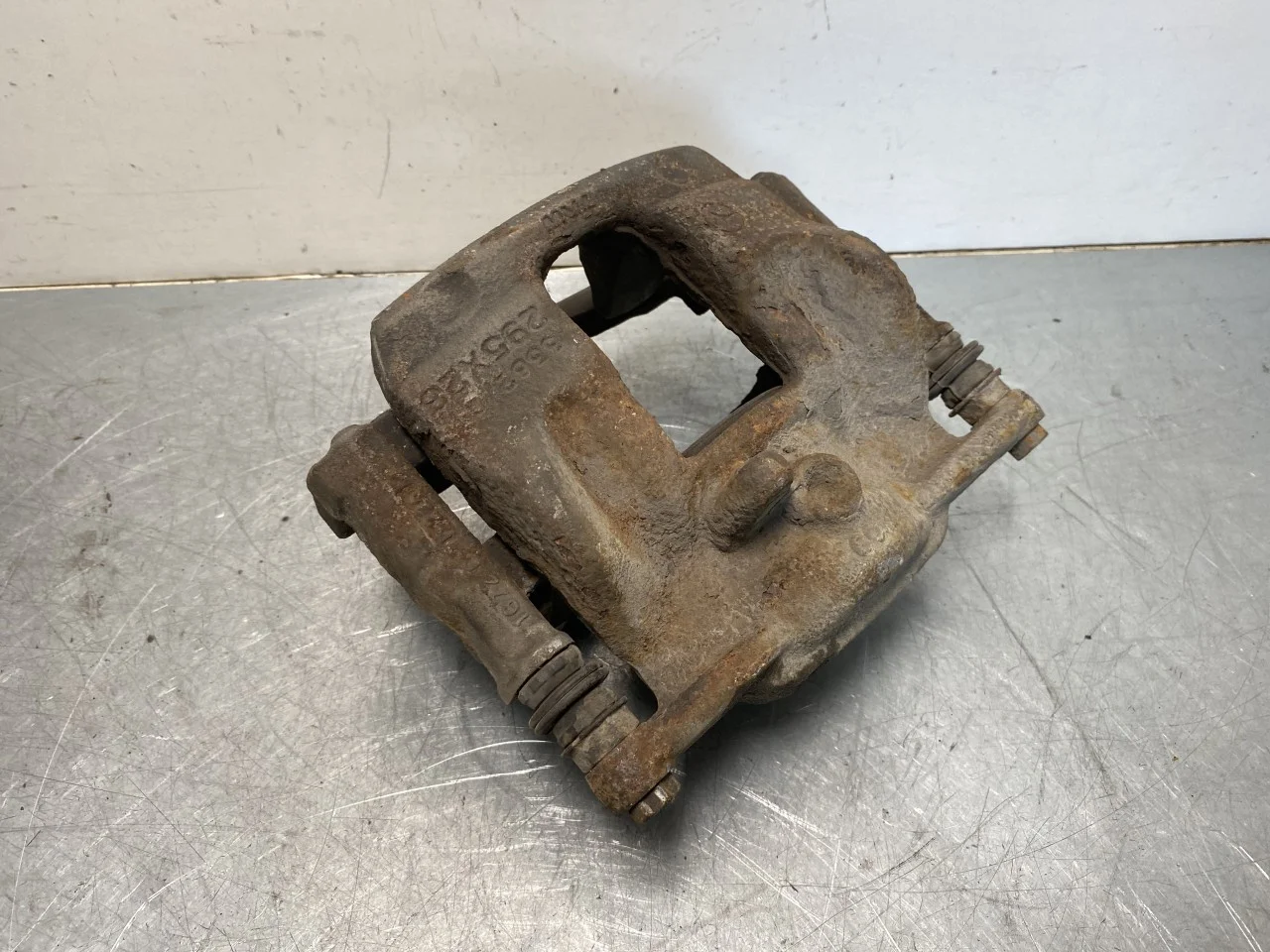 Mercedes B 180-200 W246/W242 2012-19 Etrier frână față stânga vedere 2