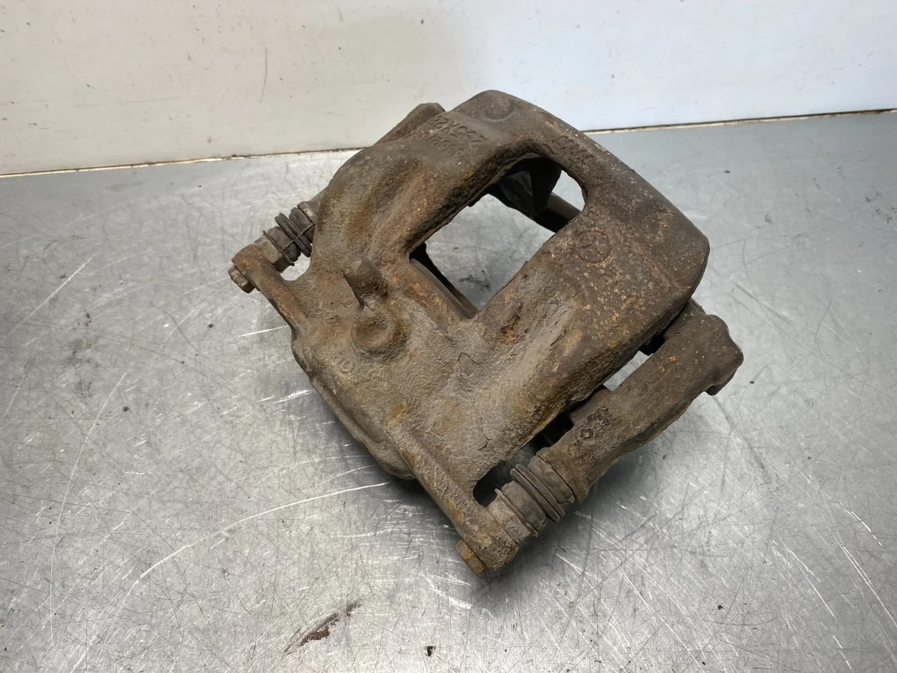 Mercedes B 180-200 W246/W242 2012-19 Etrier frână față stânga vedere 3