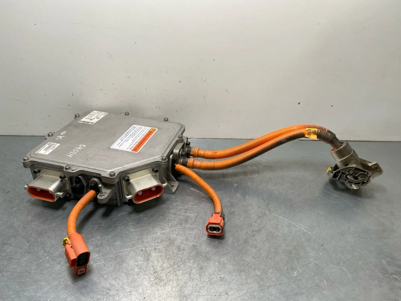 Kia SOUL 2009- Battery charger view 2