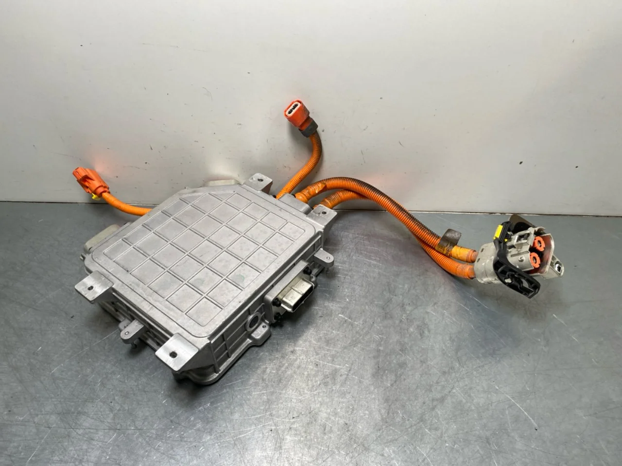 Kia SOUL 2009- Battery charger view 3