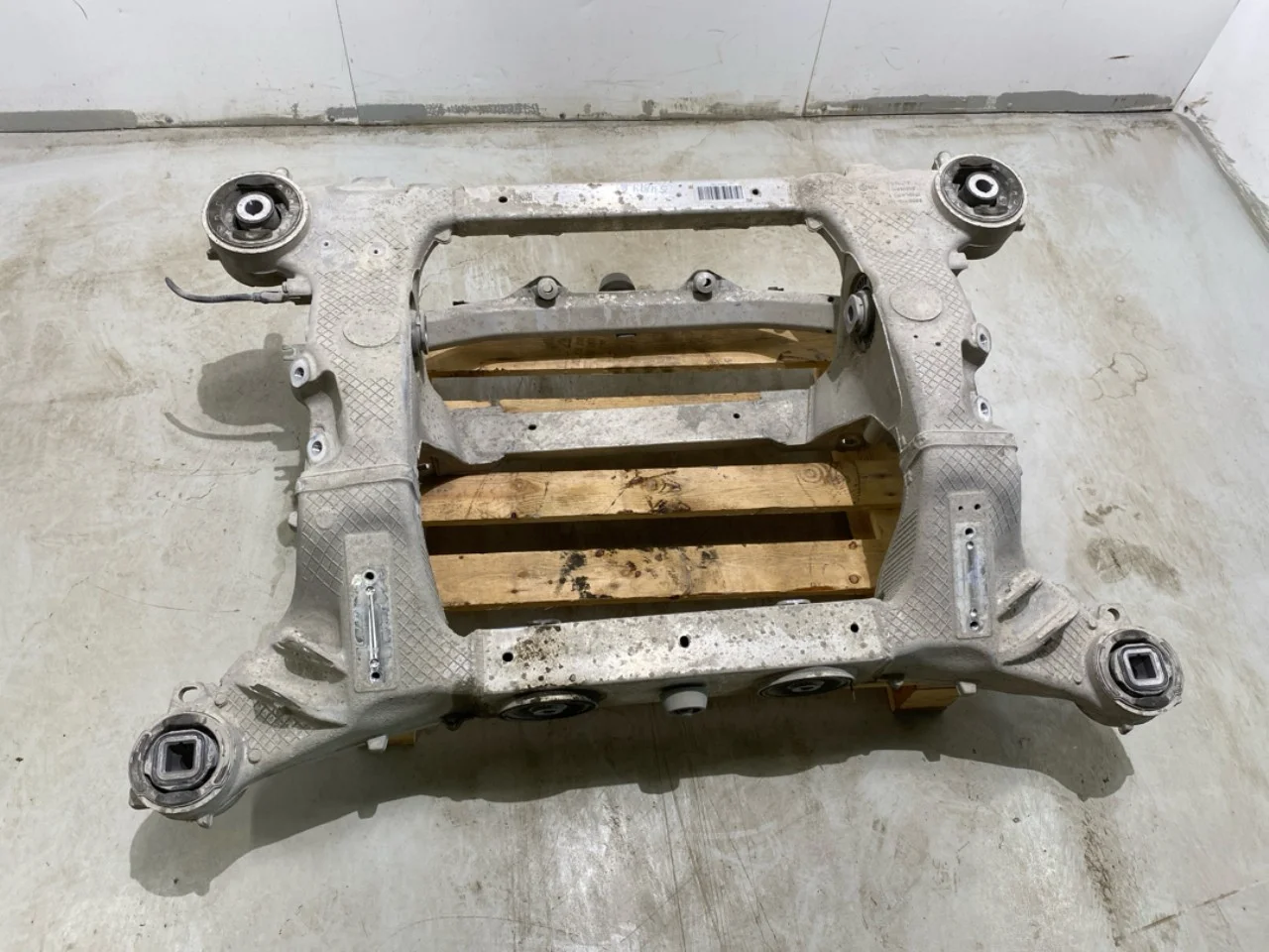 BMW IX 2022- Traversă punte spate / cadru auxiliar