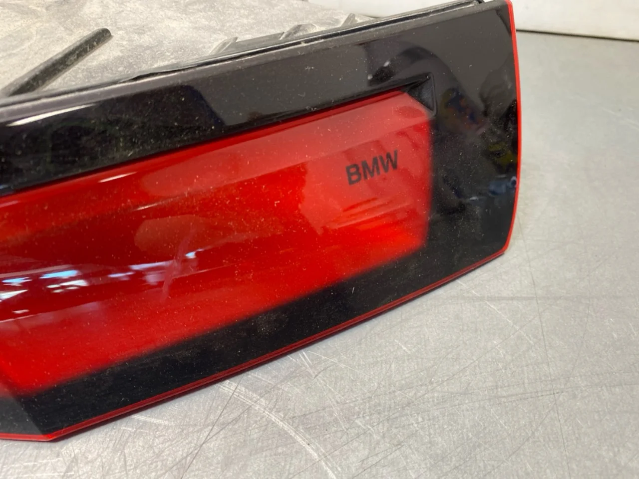 BMW IX 2022- Right tail light view 2