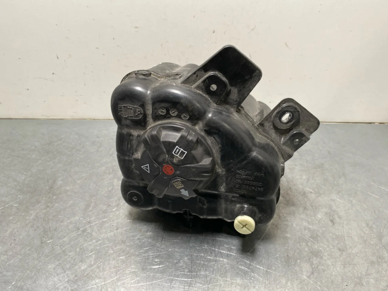 BMW IX 2022- Expansion tank