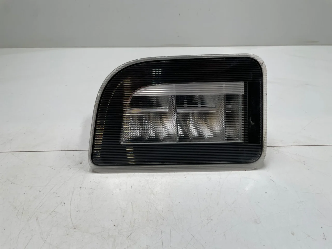 BMW IX 2022- Lampă spate dreapta pe hayon, interioară