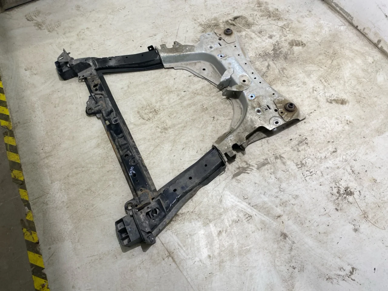 Renault ZOE/E- TECH 2013--> Front subframe view 2