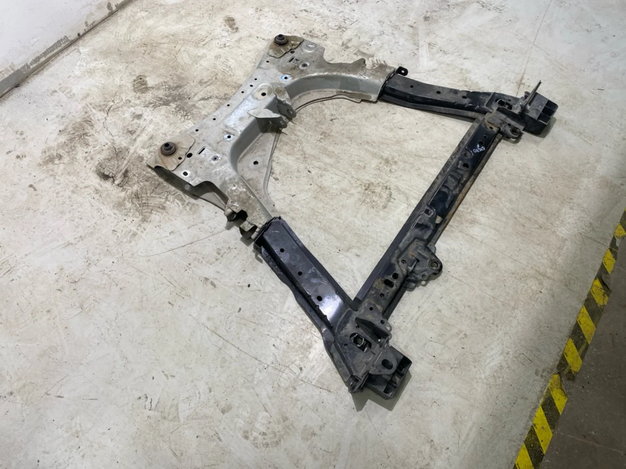 Renault ZOE/E- TECH 2013--> Front subframe view 3