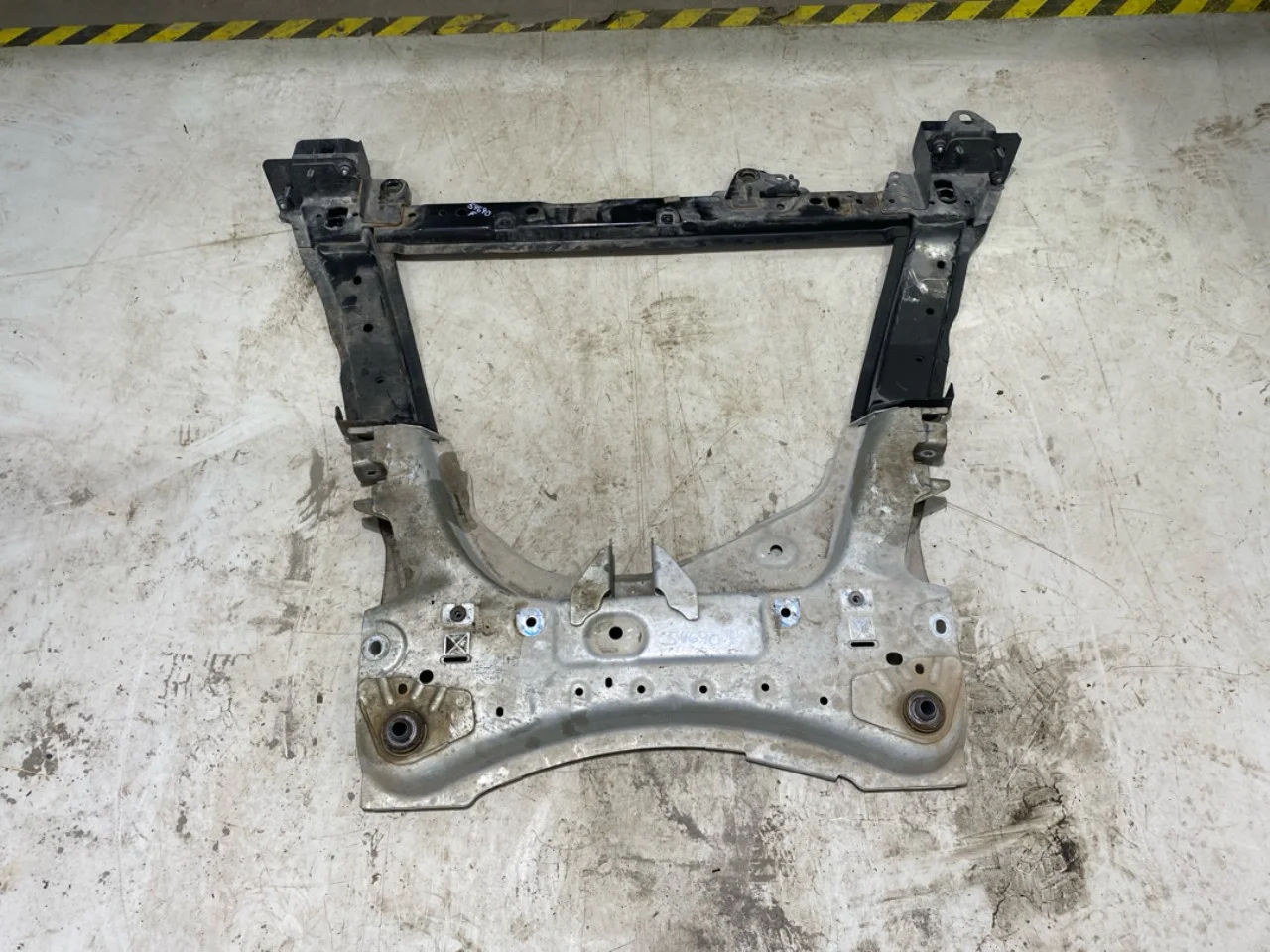Renault ZOE/E- TECH 2013--> Front subframe view 4