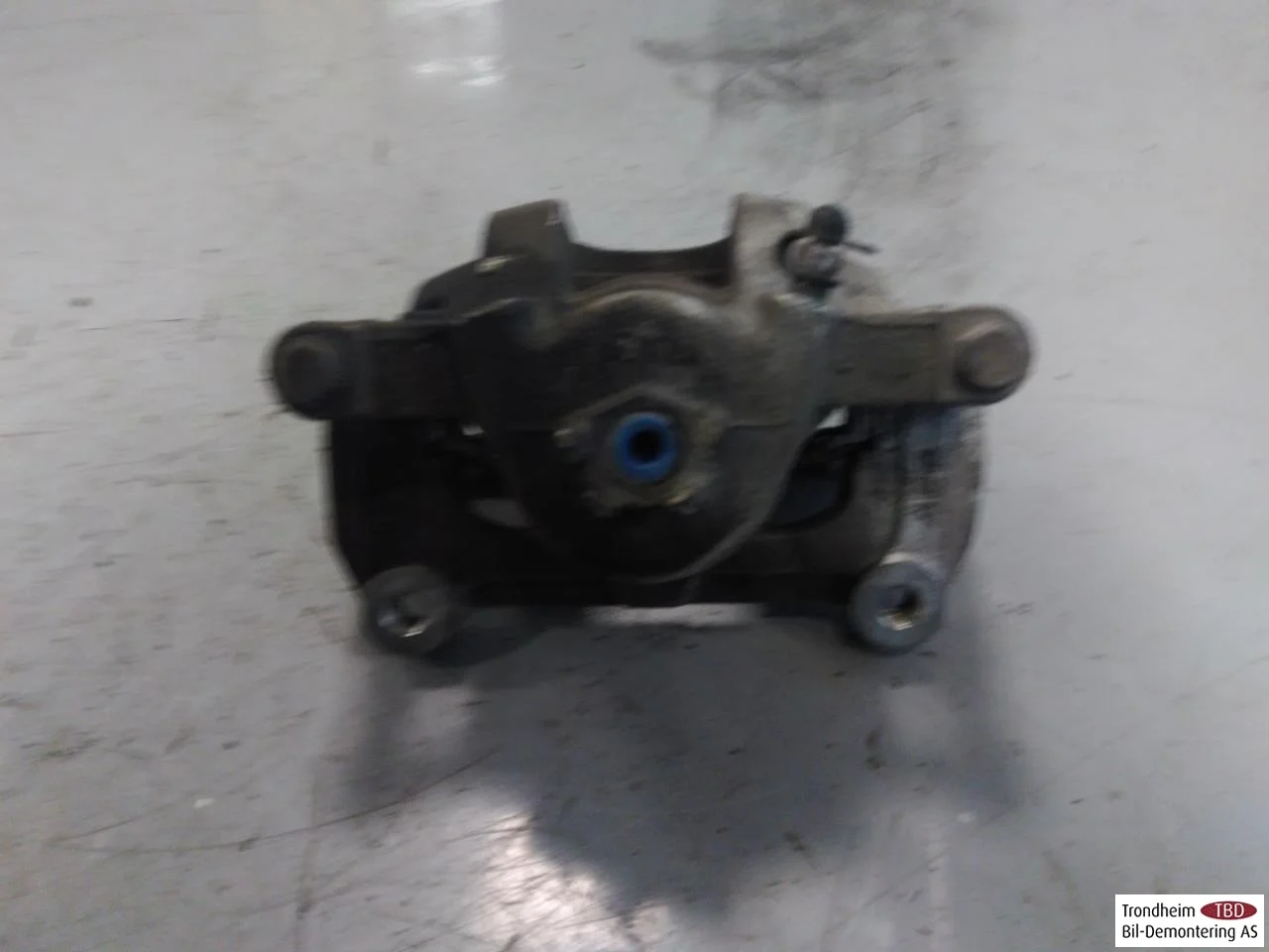 Maxus EUNIQ5 MPV 2021- Front right brake caliper view 3