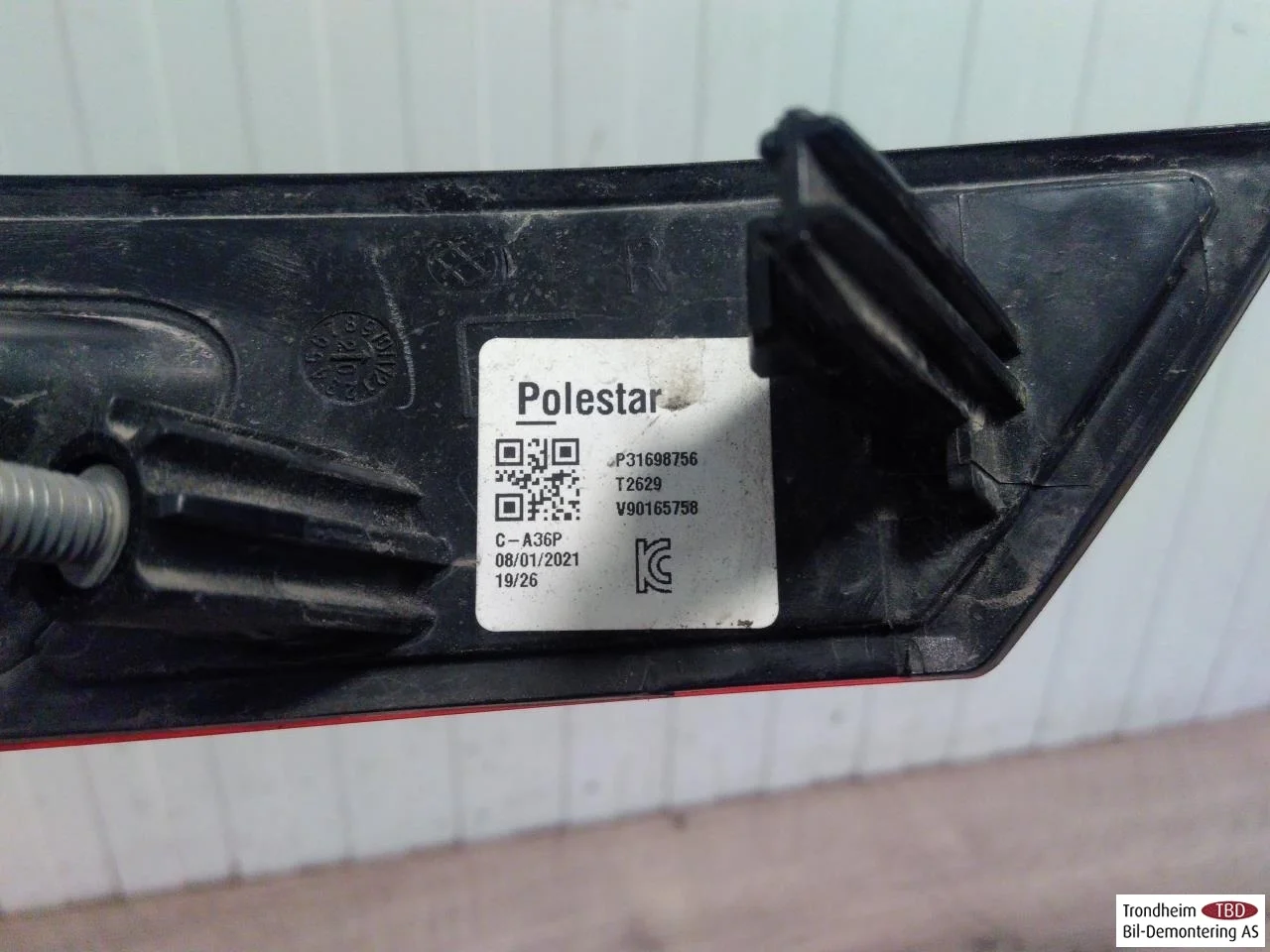 Polestar 2 2020- Reflector panel / license plate holder view 3