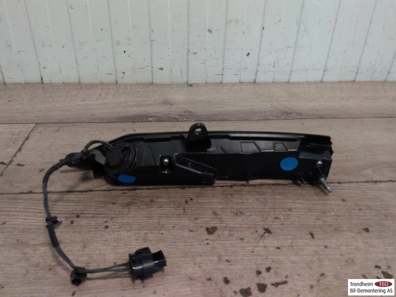 Polestar 2 2020- Right tail light on tailgate, inner view 2