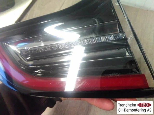 Tesla MODEL 3 2017--> Rear light, left, on tailgate (inner) view 2