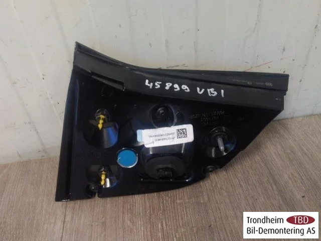 Tesla MODEL 3 2017--> Rear light, left, on tailgate (inner) view 4