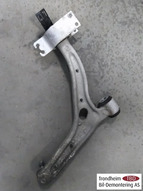 Mercedes B 180-200 W246/W242 2012-19 Braț de suspensie față stânga