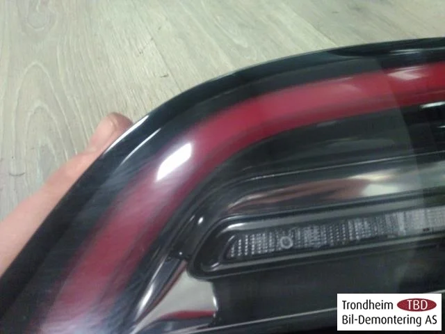 Tesla MODEL 3 2017--> Right tail light on tailgate, inner view 3