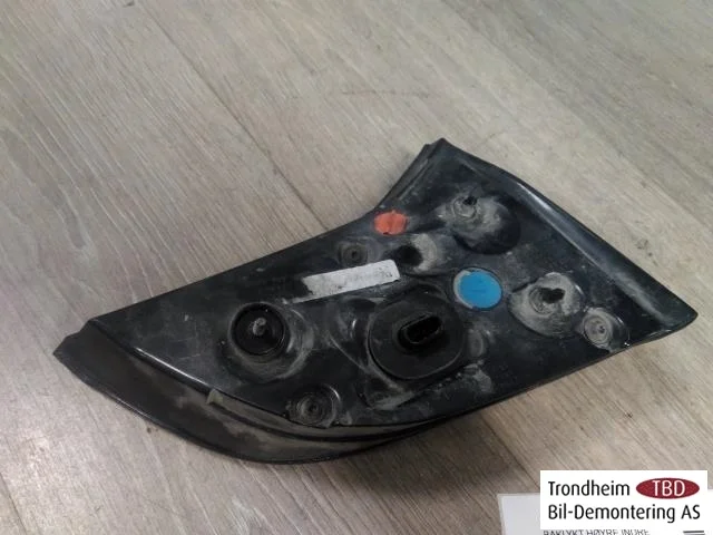 Tesla MODEL 3 2017--> Right tail light on tailgate, inner view 4