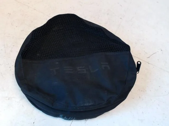 Tesla MODEL S 2013- Battery charger