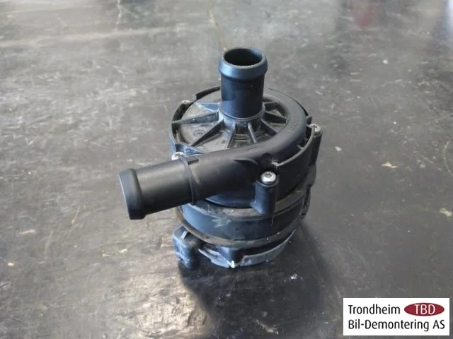 Volkswagen PASSAT 2015-19 Circulation pump