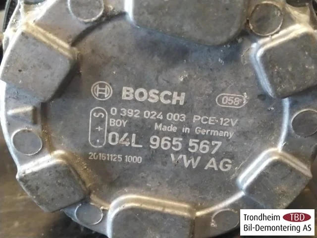 Volkswagen PASSAT 2015-19 Circulation pump view 2