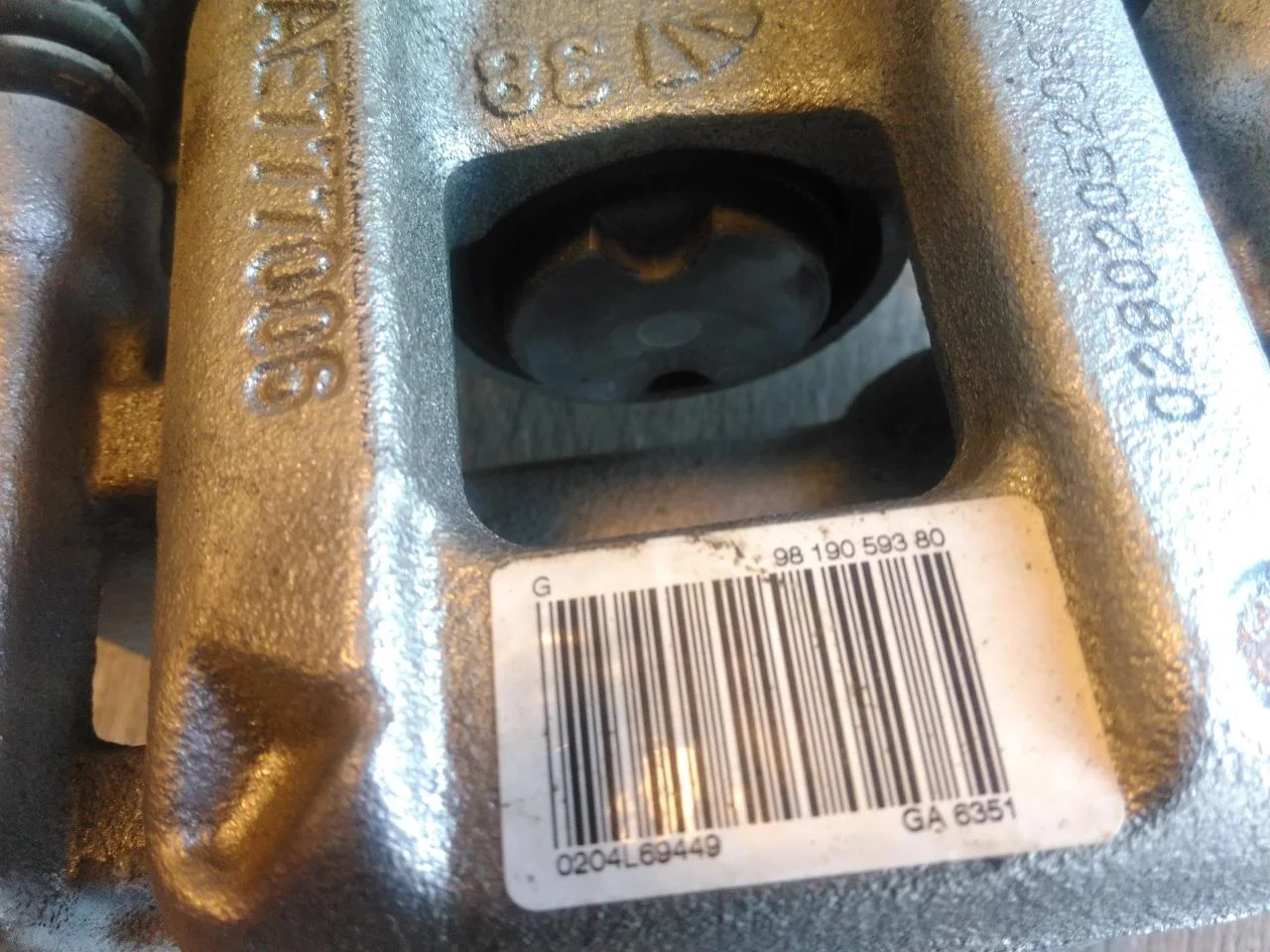 Peugeot 208/E-208 2020-> Féknyereg, hátsó, bal vedere 4