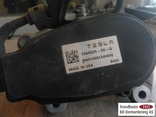 Tesla MODEL 3 2017--> Etrier frână spate dreapta vedere 4