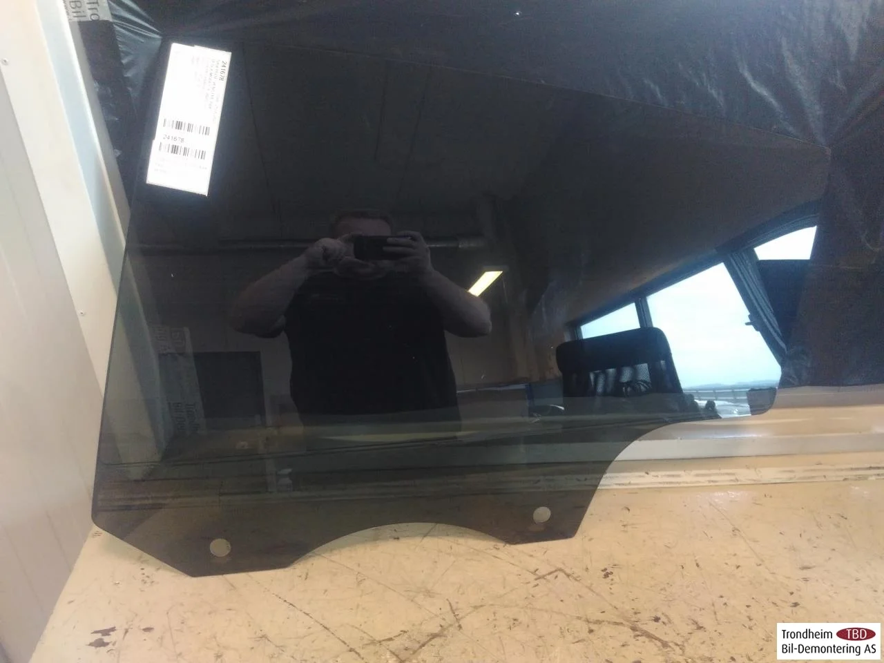 Tesla MODEL Y 2021- Ajtóüveg, 4 ajtós, hátsó, bal