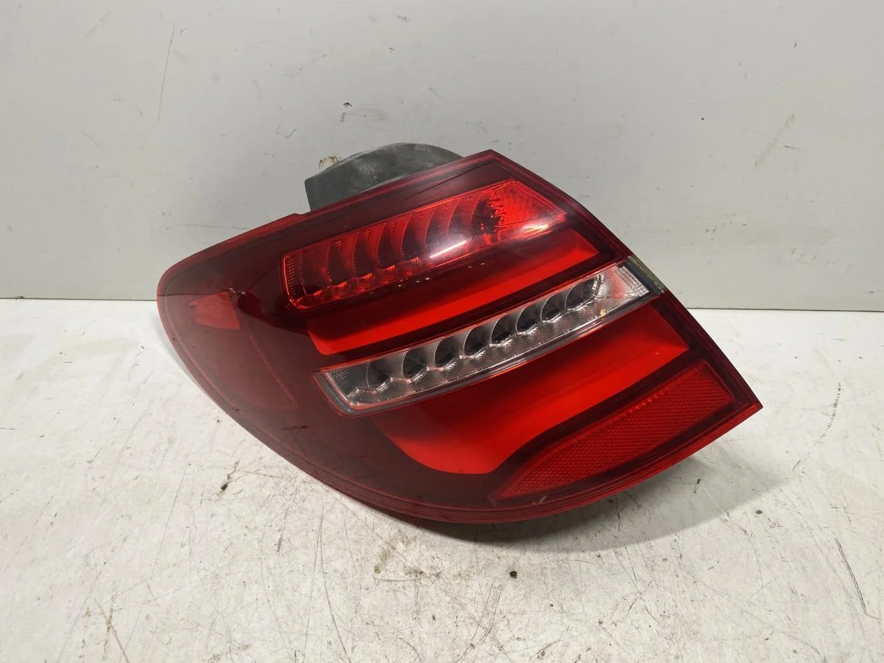 Mercedes B 180-200 W246/W242 2012-19 Hátsó lámpa, bal nézet 2