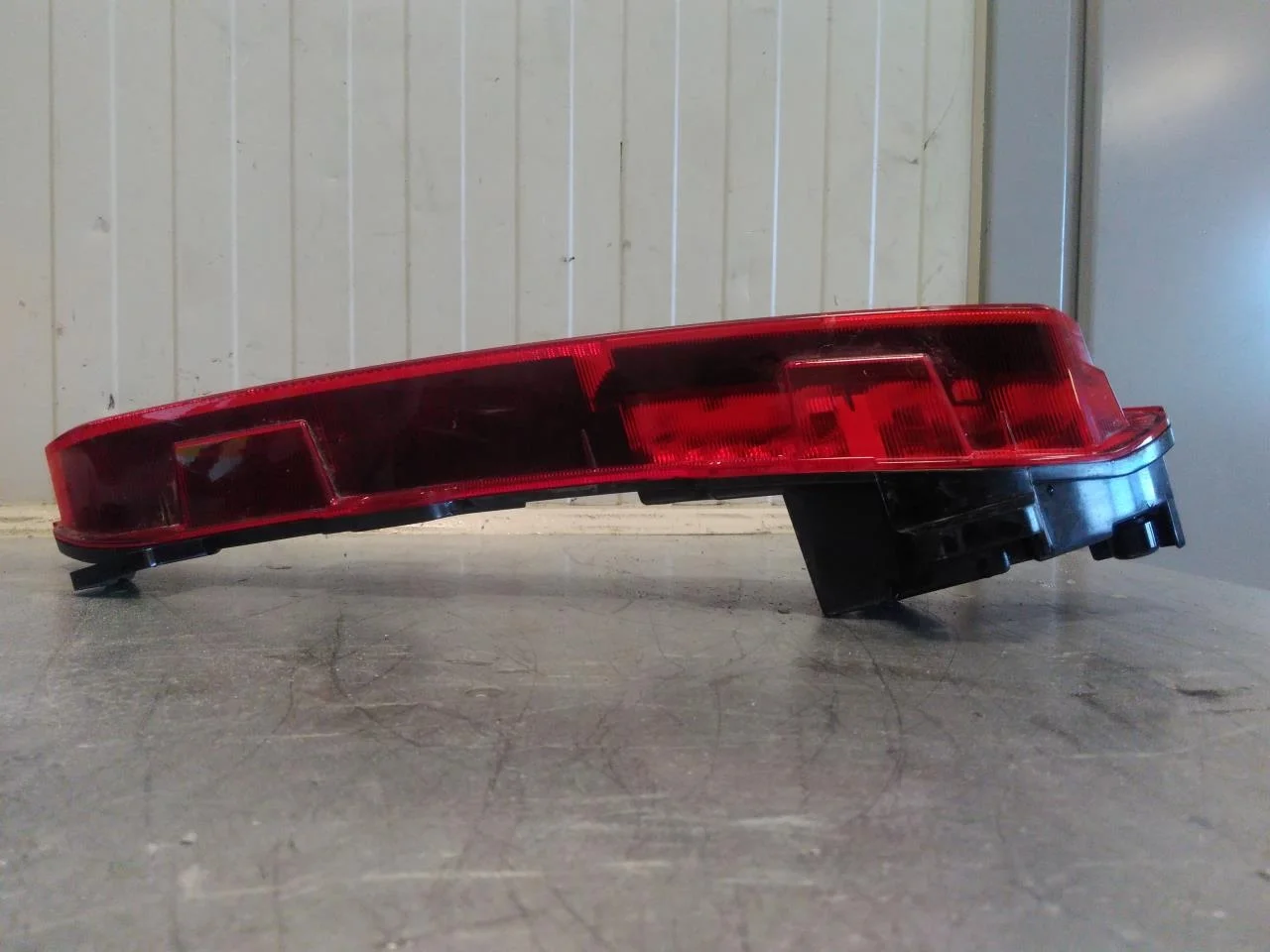 Hongqi E-HS9 2022- Right tail light view 2
