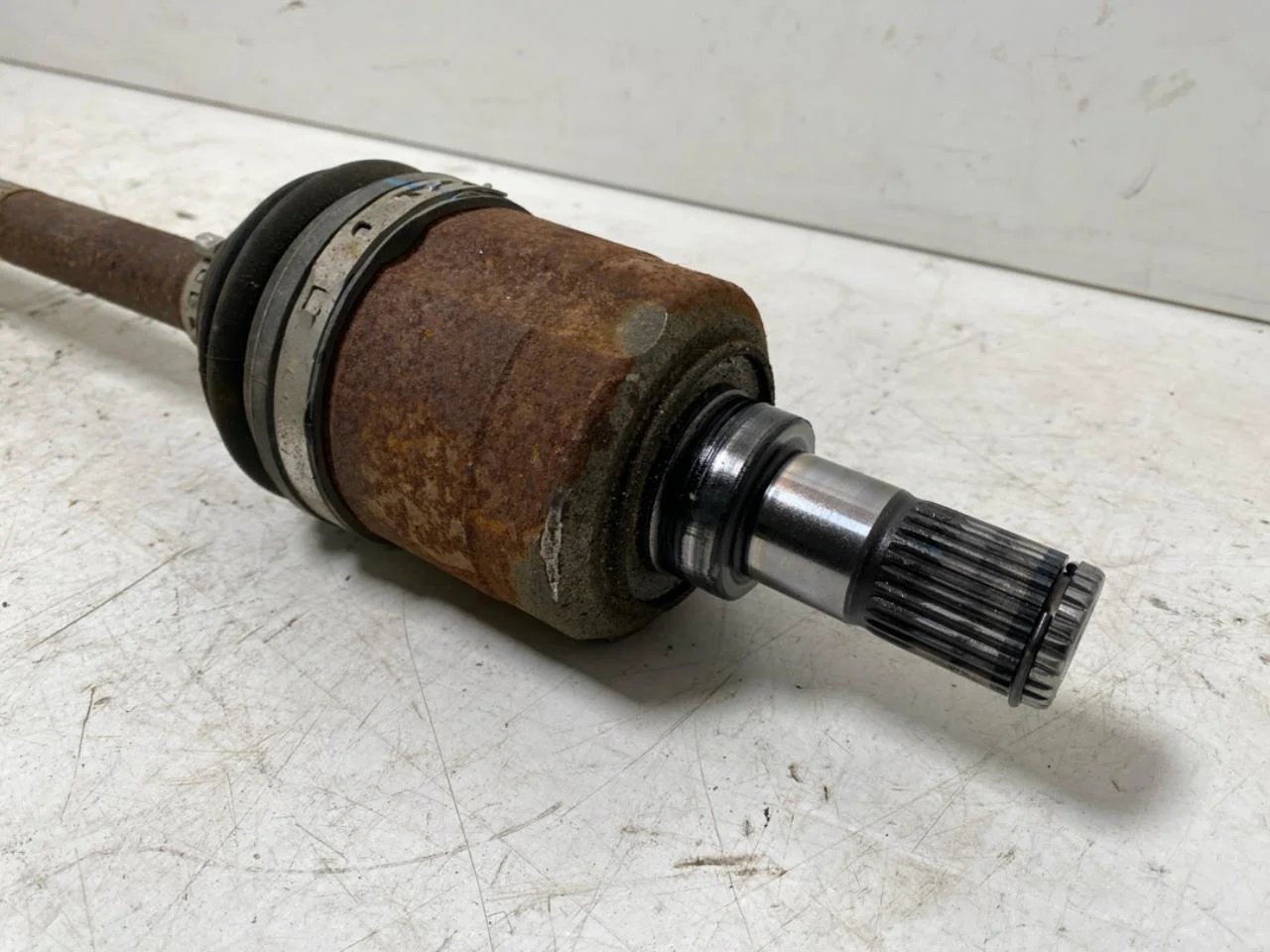 Hyundai KONA / ELECTRIC 2018-23 Front left driveshaft view 2