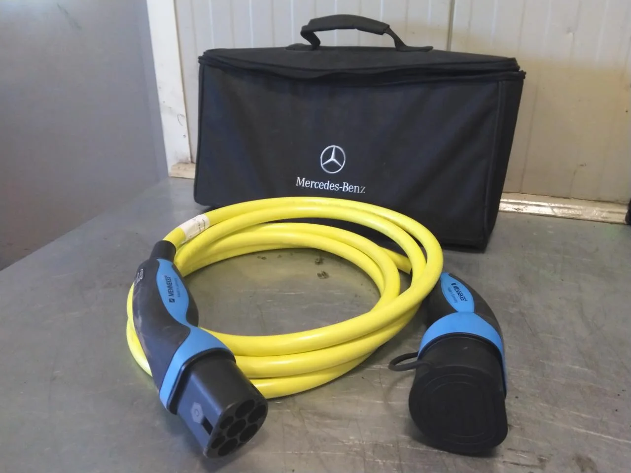 Mercedes V W447//W640/W448 2014- Akkumulátortöltő