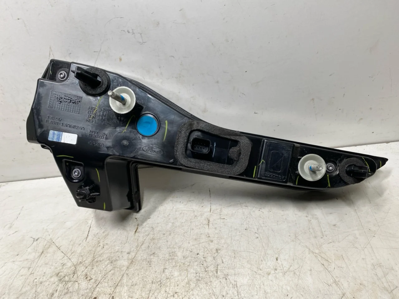 Ford MUSTANG MACH-E 2021- Right tail light on tailgate, inner view 4