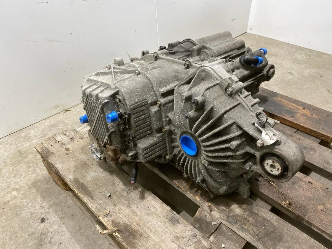 Tesla MODEL S 2013- Elektromos motor, hátsó nézet 3