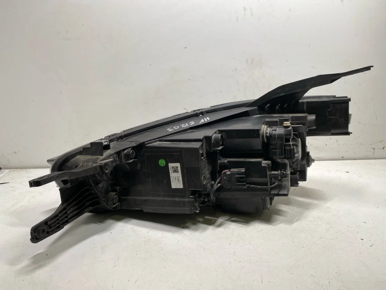 Mg ZS EV 2020- Right headlight view 4