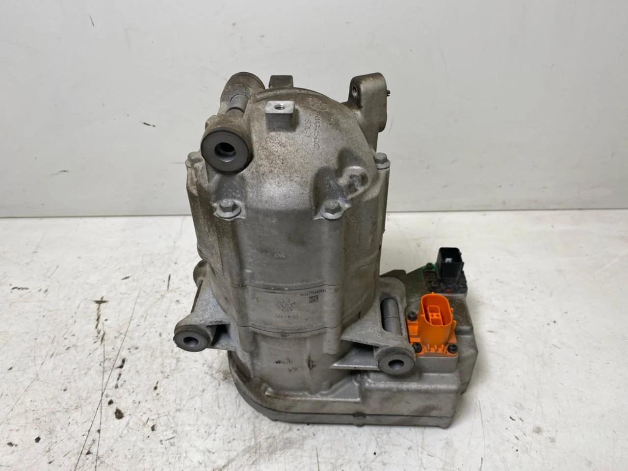 Hyundai IONIQ 5 NE 2022- A/C compressor view 2