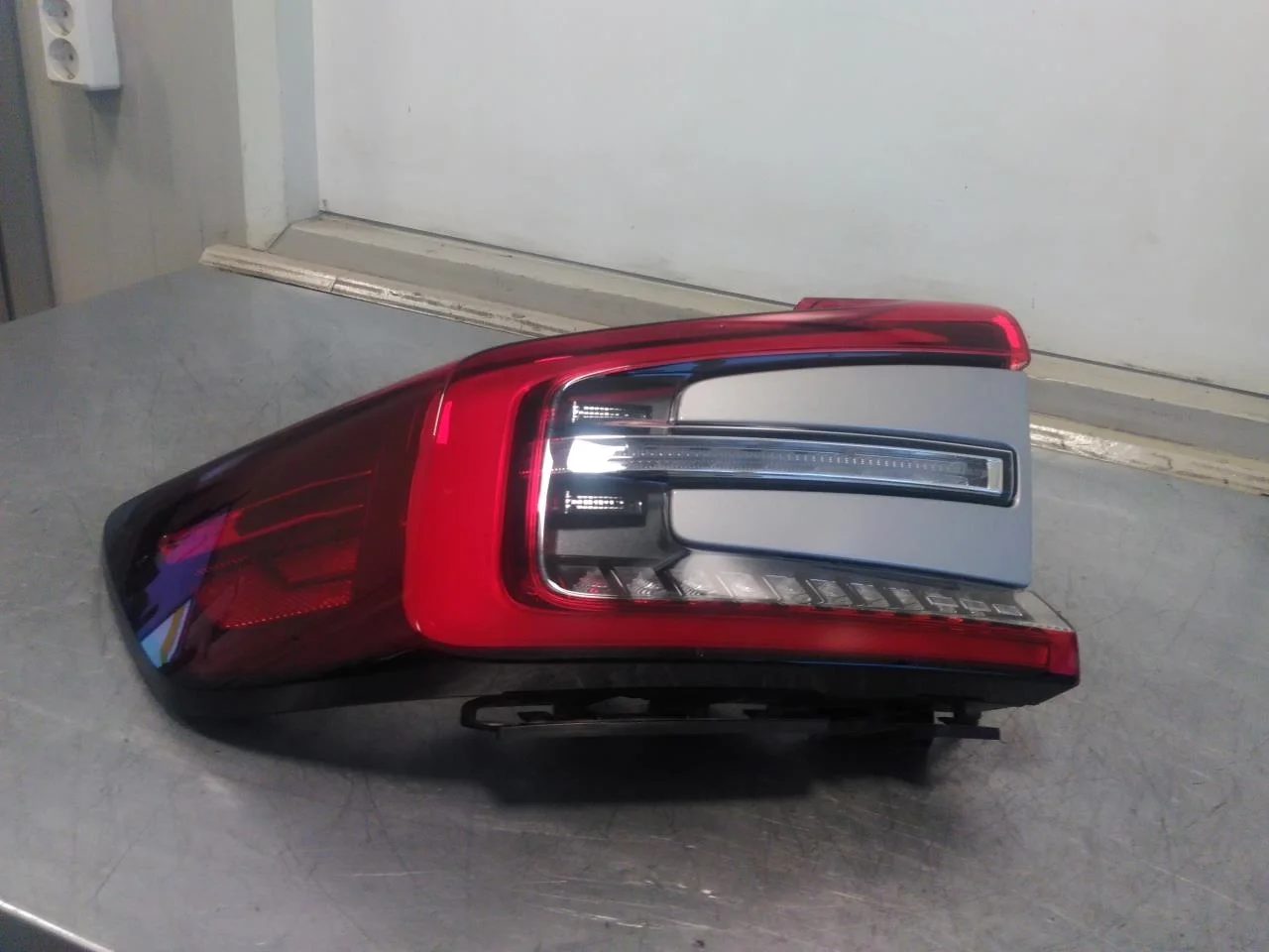 Volvo C40/RECHARGE 2021-> Hátsó lámpa, bal