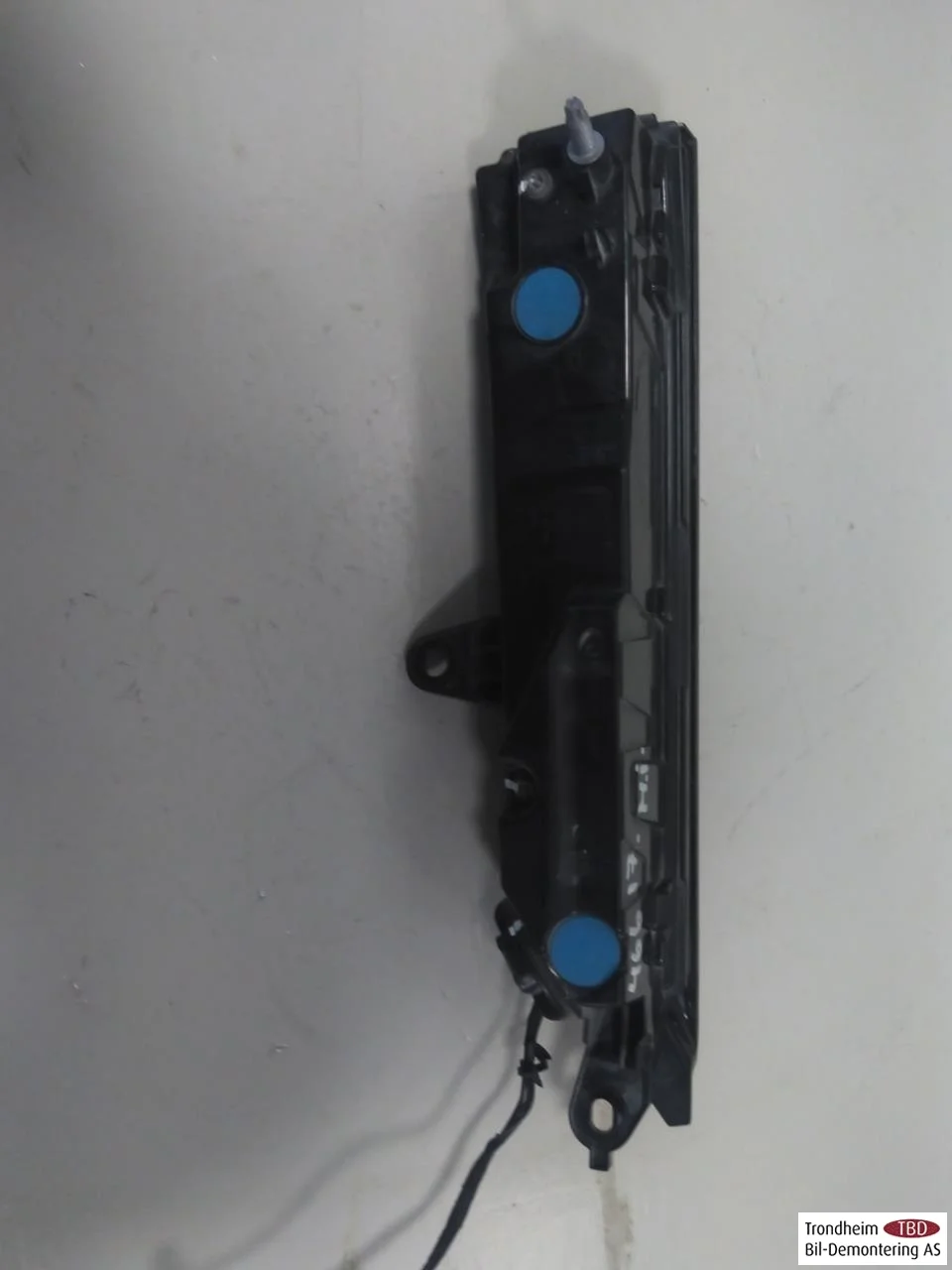 Polestar 2 2020- Right tail light on tailgate, inner view 3