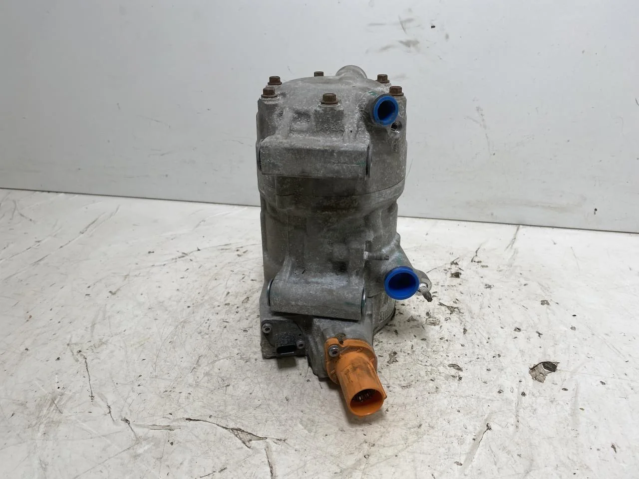 Opel / Vauxhall OPEL MOKKA 21 > A/C compressor view 3