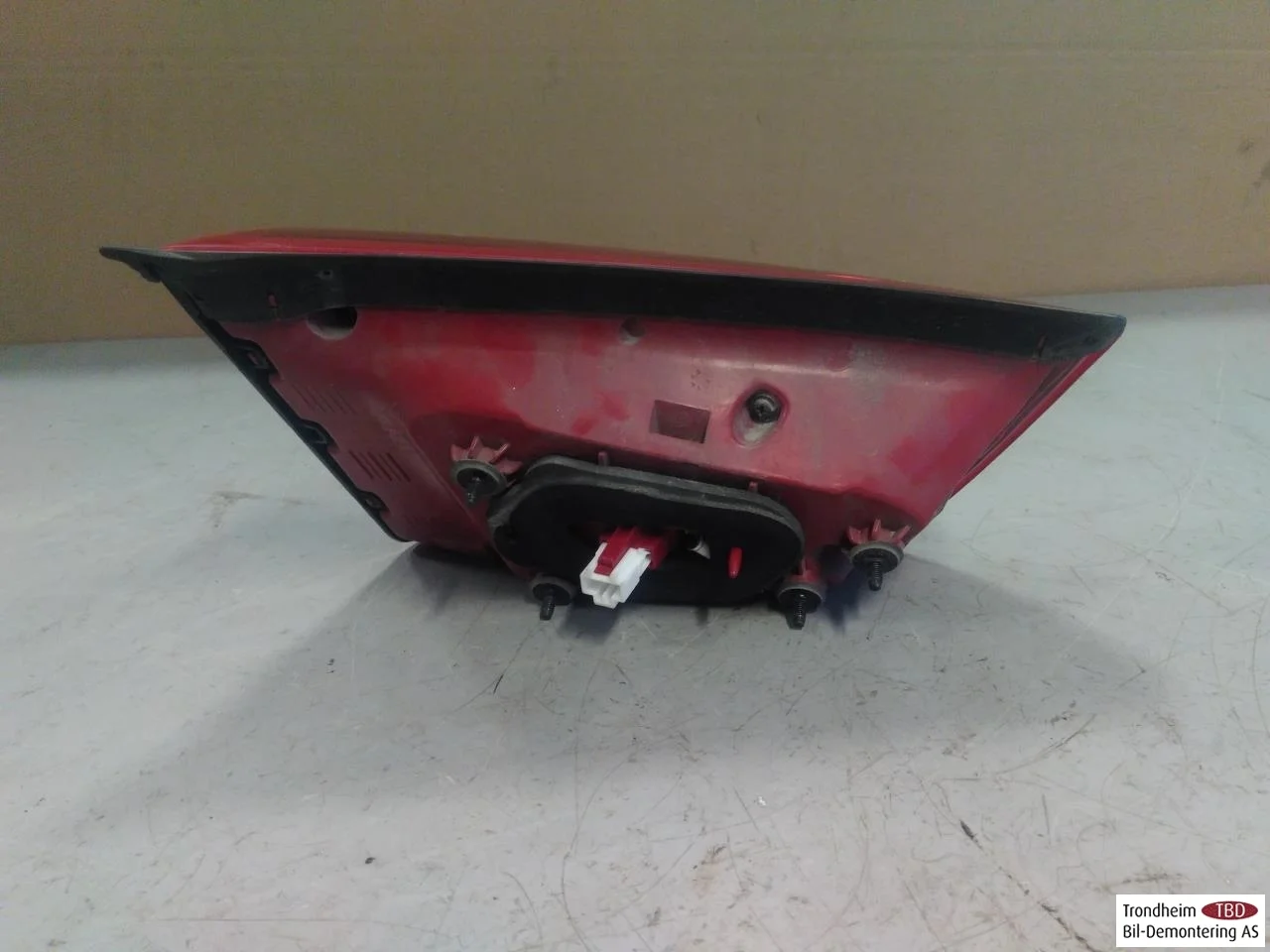 Kia NIRO SG2 2023- Right tail light on tailgate, inner view 2