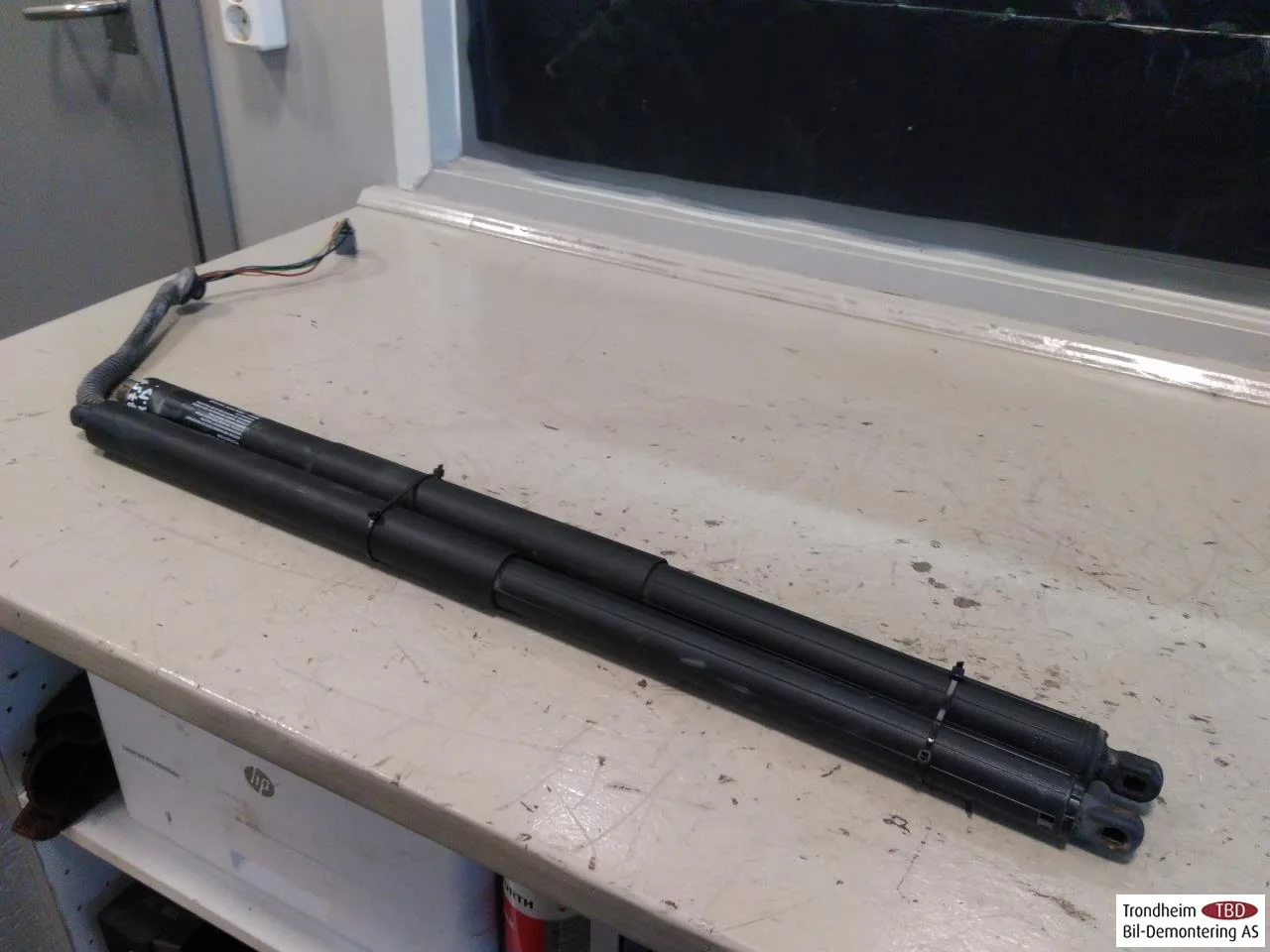 Tesla MODEL S 2013- Csomagtérajtó gázteleszkóp